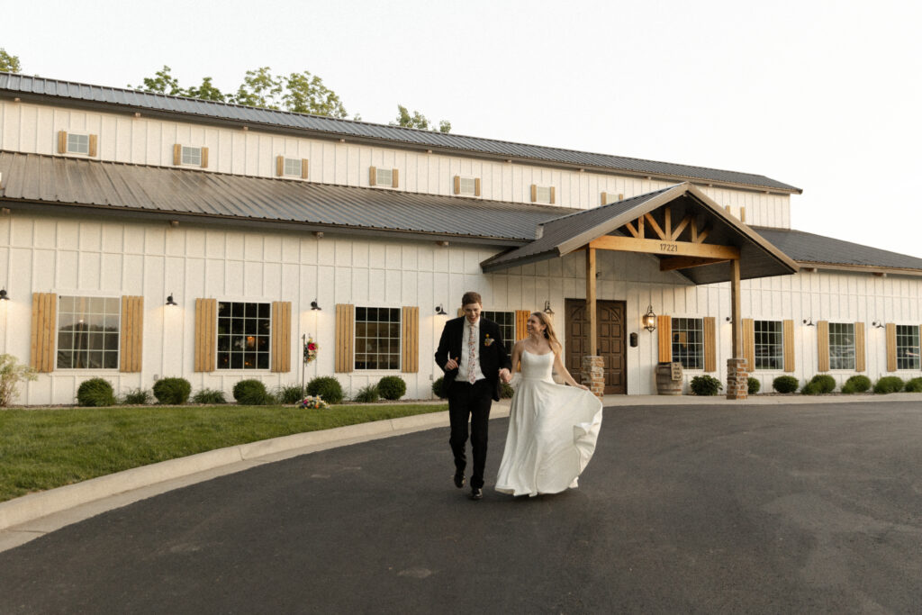 kansas city barn wedding venue in independence, mo