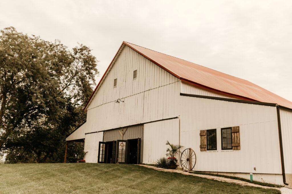 Wedding Barn located in Holt, MO